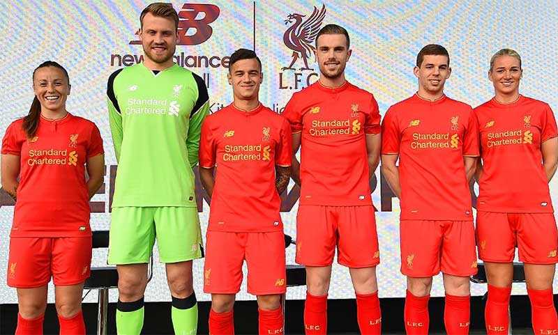 Punggawa Liverpool Memamerkan Seragam Baru Musim 2016/2017